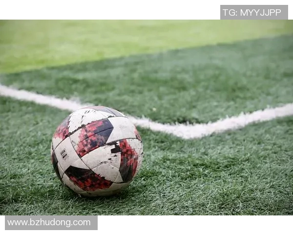 绿茵场上的闪耀之星穿着绿色足球衣展现无与伦比的风采与实力