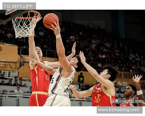 上海篮球队灵活性排名第三展现出强劲实力与团队协作精神 上海篮球队灵活性排名第三展现出强劲实力与团队协作精神