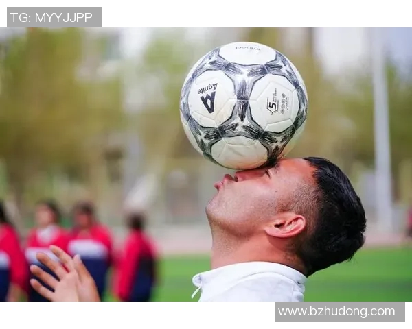 扎小辫子足球明星的成长之路与场上风采揭秘 扎小辫子足球明星的成长之路与场上风采揭秘