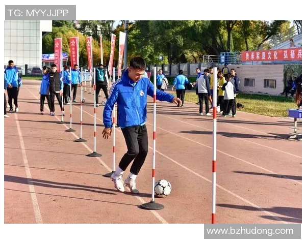 成都足球队挑战赛点评:团队协作展现出色战斗力与默契配合 成都足球队挑战赛点评:团队协作展现出色战斗力与默契配合