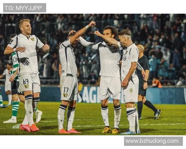 深圳足球队以67分领跑联合会杯积分榜展现强劲实力